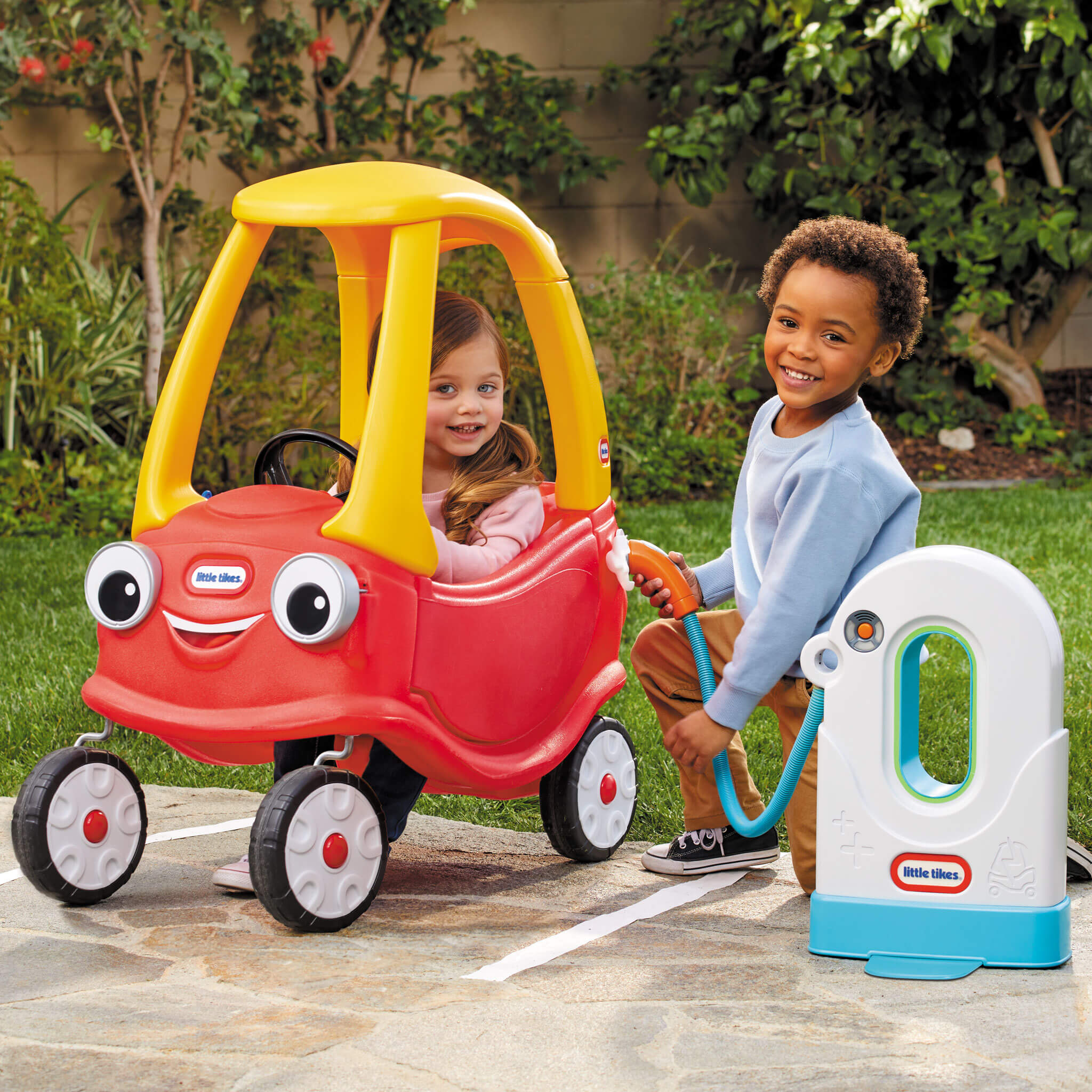 Cozy E-Charging Station �C Interactive Charging Station for Cozy Coupe Vehicles