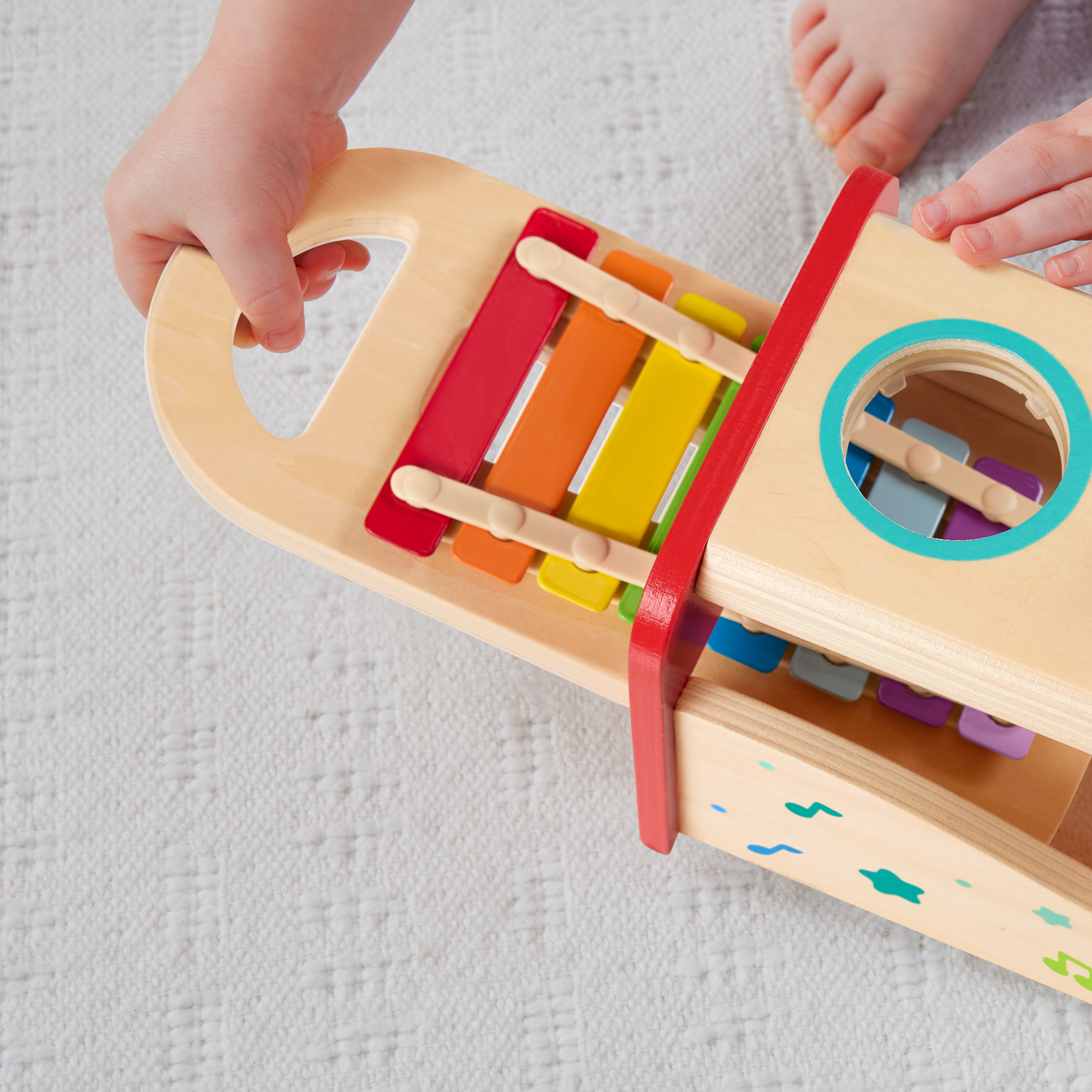 Fisher-Price Juguete para Bebés Mesita de Actividades Sorpresa de Madera